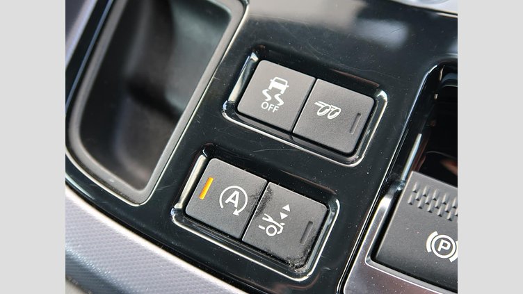 2017 認定中古車 Jaguar F-Type Fuji White 300PS クーペ