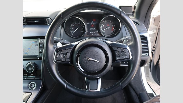 2017 認定中古車 Jaguar F-Type Fuji White 300PS クーペ