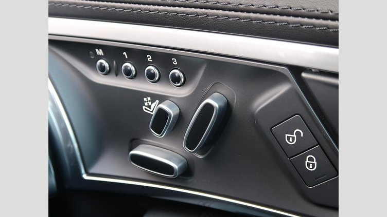 2017 認定中古車 Jaguar F-Type Fuji White 300PS クーペ