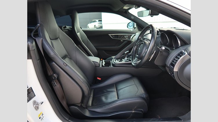 2017 認定中古車 Jaguar F-Type Fuji White 300PS クーペ