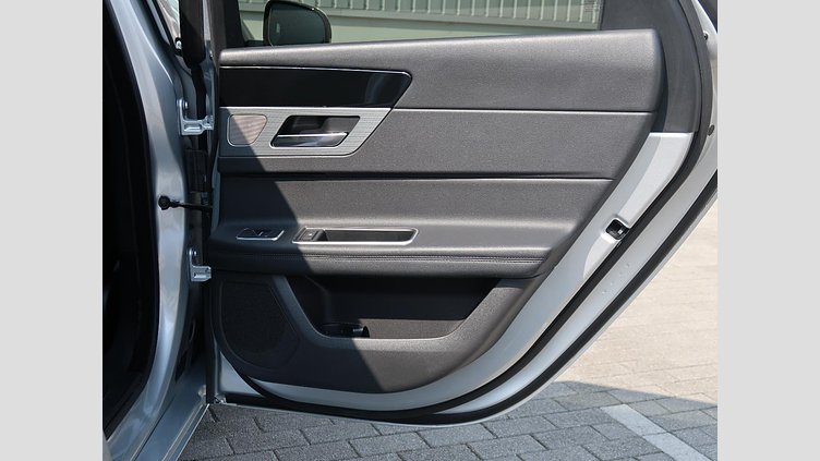 2017 認定中古車 Jaguar XF Indus Silver 250PS スポーツブレイク プレステージ