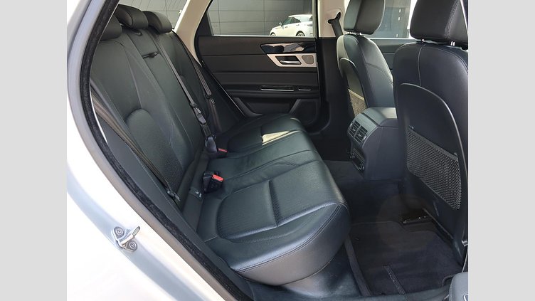 2017 認定中古車 Jaguar XF Indus Silver 250PS スポーツブレイク プレステージ