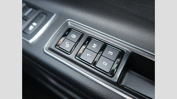 2017 認定中古車 Jaguar XF Indus Silver 250PS スポーツブレイク プレステージ