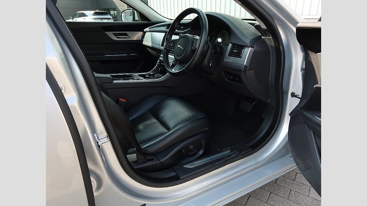 2017 認定中古車 Jaguar XF Indus Silver 250PS スポーツブレイク プレステージ