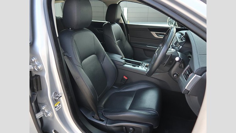 2017 認定中古車 Jaguar XF Indus Silver 250PS スポーツブレイク プレステージ