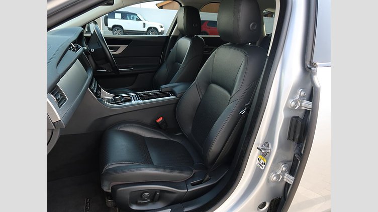 2017 認定中古車 Jaguar XF Indus Silver 250PS スポーツブレイク プレステージ