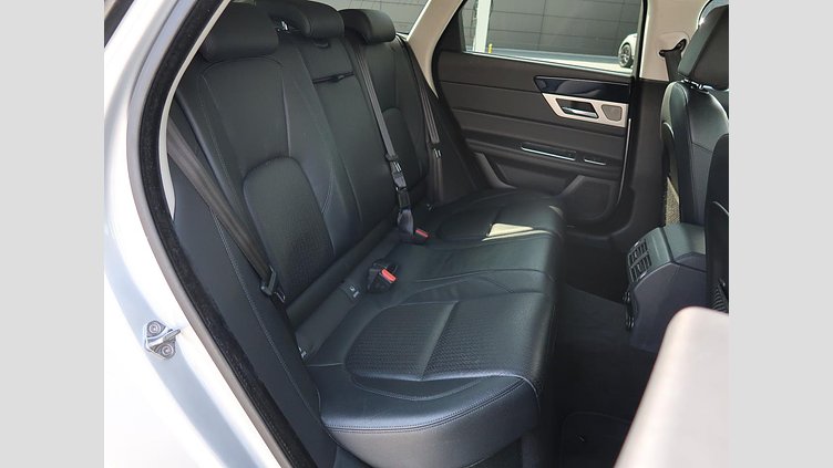 2017 認定中古車 Jaguar XF Indus Silver 250PS スポーツブレイク プレステージ