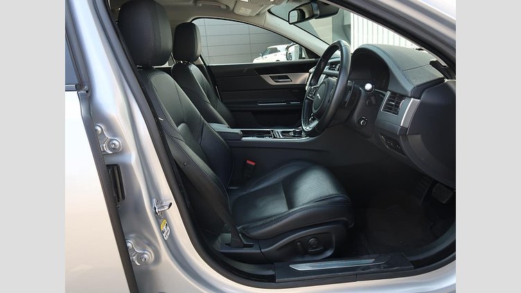 2017 認定中古車 Jaguar XF Indus Silver 250PS スポーツブレイク プレステージ