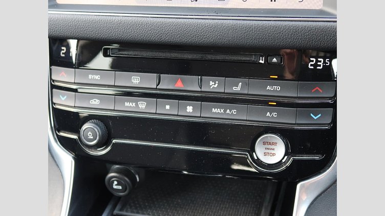 2017 認定中古車 Jaguar XF Indus Silver 250PS スポーツブレイク プレステージ