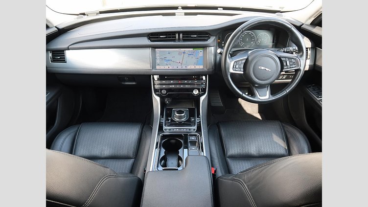 2017 認定中古車 Jaguar XF Indus Silver 250PS スポーツブレイク プレステージ