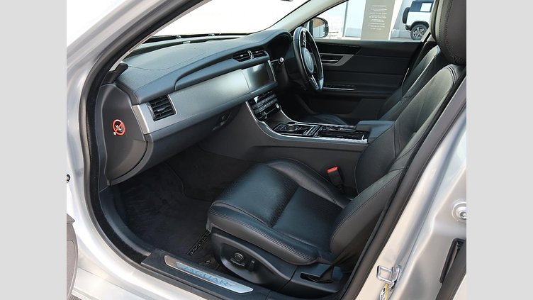 2017 認定中古車 Jaguar XF Indus Silver 250PS スポーツブレイク プレステージ