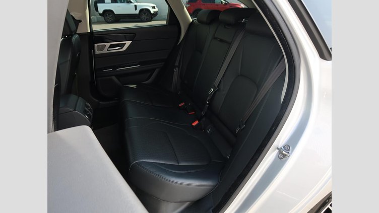 2017 認定中古車 Jaguar XF Indus Silver 250PS スポーツブレイク プレステージ