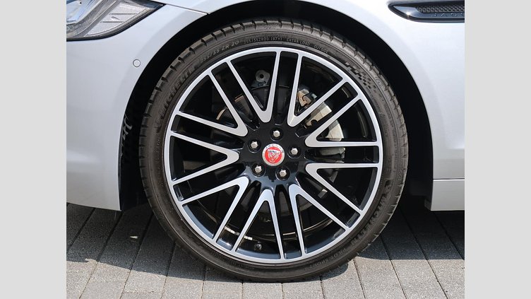 2017 認定中古車 Jaguar XF Indus Silver 250PS スポーツブレイク プレステージ