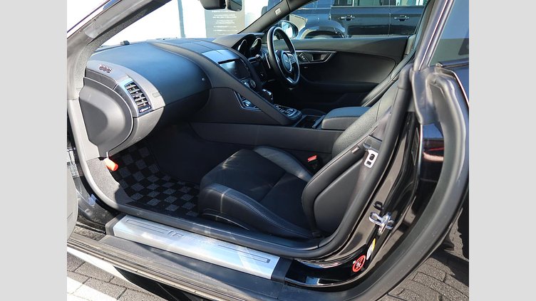 2018 認定中古車 Jaguar F-Type Santorini Black 300PS クーペ