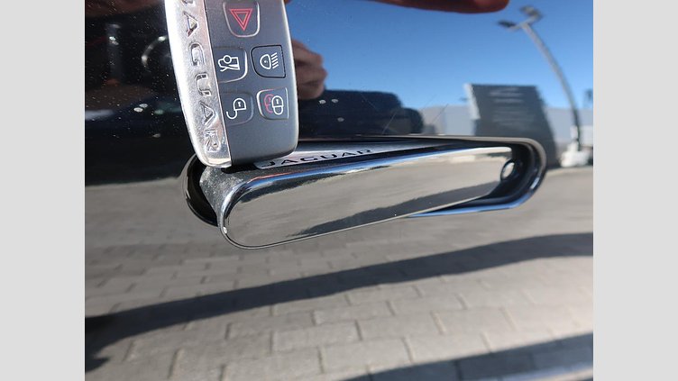 2018 認定中古車 Jaguar F-Type Santorini Black 300PS クーペ