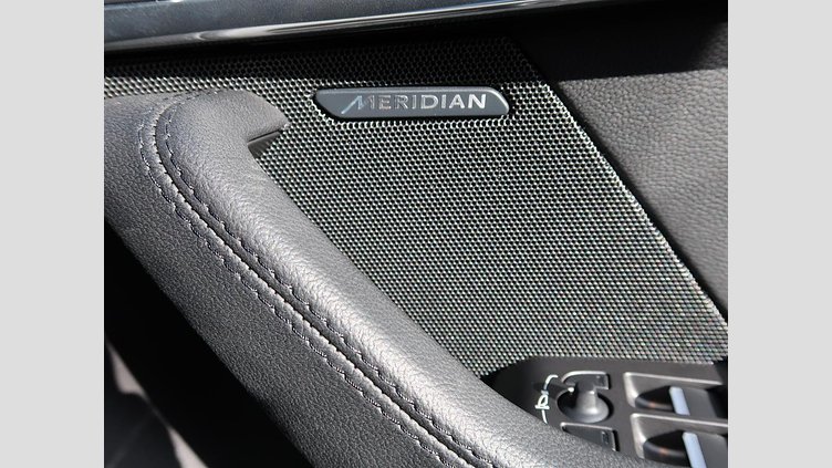 2018 認定中古車 Jaguar F-Type Santorini Black 300PS クーペ