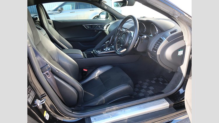 2018 認定中古車 Jaguar F-Type Santorini Black 300PS クーペ