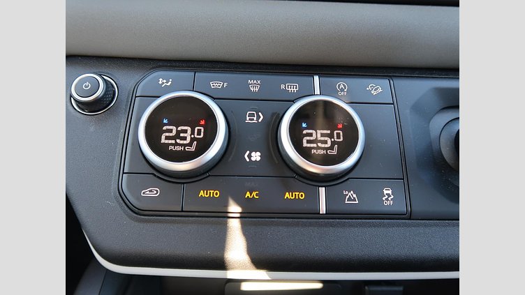 2022 認定中古車 Land Rover Defender 90 フジホワイト P300 AWD（AT） SE