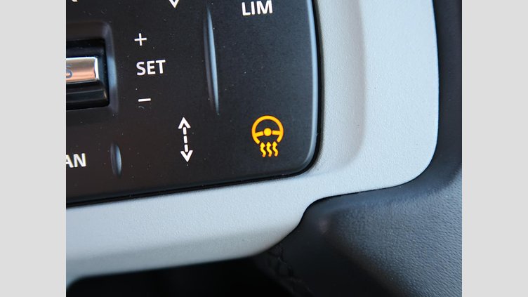 2022 認定中古車 Land Rover Defender 90 フジホワイト P300 AWD（AT） SE