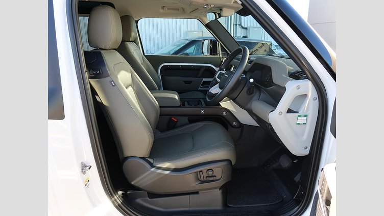 2022 認定中古車 Land Rover Defender 90 フジホワイト P300 AWD（AT） SE