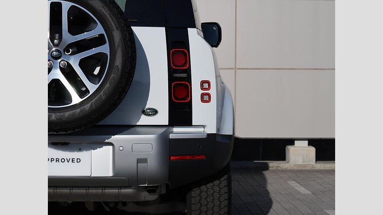 2022 認定中古車 Land Rover Defender 90 フジホワイト P300 AWD（AT） SE