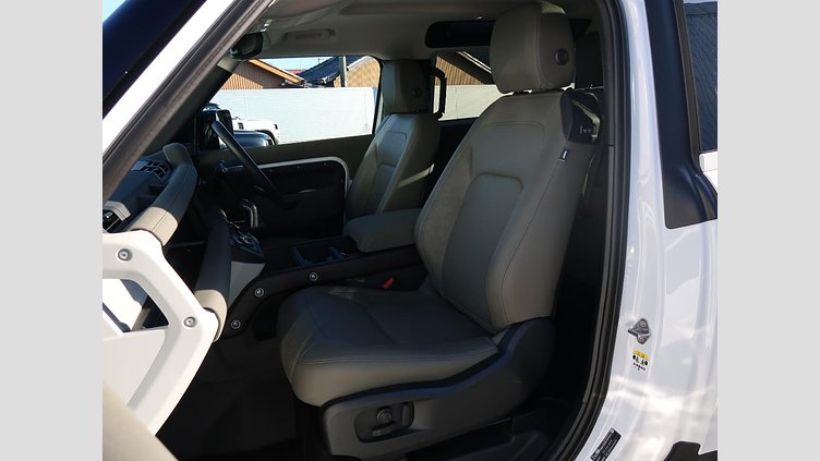 2022 認定中古車 Land Rover Defender 90 フジホワイト P300 AWD（AT） SE