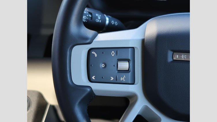 2022 認定中古車 Land Rover Defender 90 フジホワイト P300 AWD（AT） SE