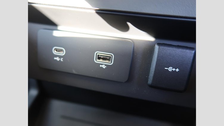 2022 認定中古車 Land Rover Defender 90 フジホワイト P300 AWD（AT） SE