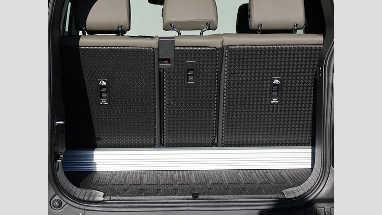 2022 認定中古車 Land Rover Defender 90 フジホワイト P300 AWD（AT） SE