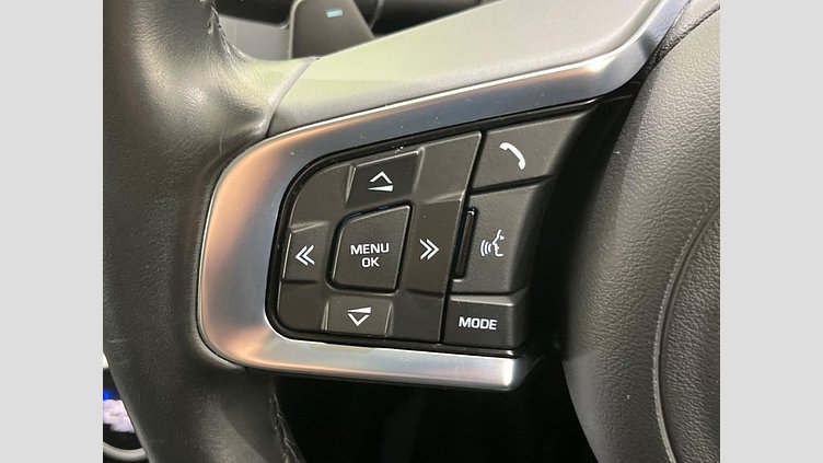 2019 認定中古車 Jaguar E-Pace フジホワイト P200 オートマチック全輪駆動 S