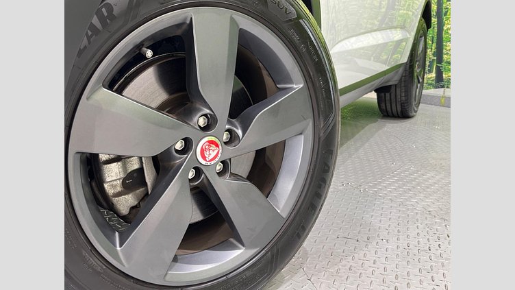 2019 認定中古車 Jaguar E-Pace フジホワイト P200 オートマチック全輪駆動 S