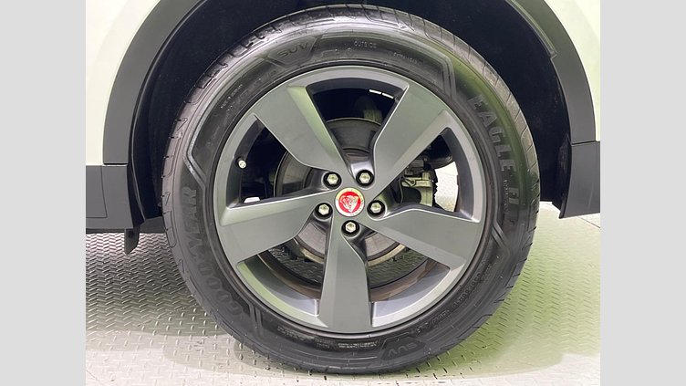 2019 認定中古車 Jaguar E-Pace フジホワイト P200 オートマチック全輪駆動 S