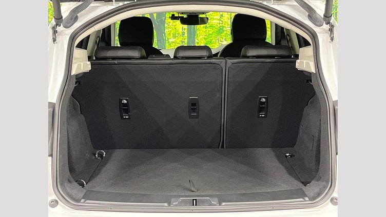 2019 認定中古車 Jaguar E-Pace フジホワイト P200 オートマチック全輪駆動 S