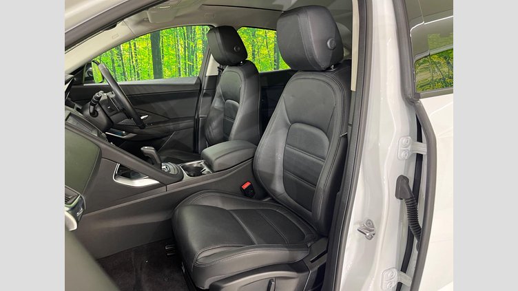 2019 認定中古車 Jaguar E-Pace フジホワイト P200 オートマチック全輪駆動 S