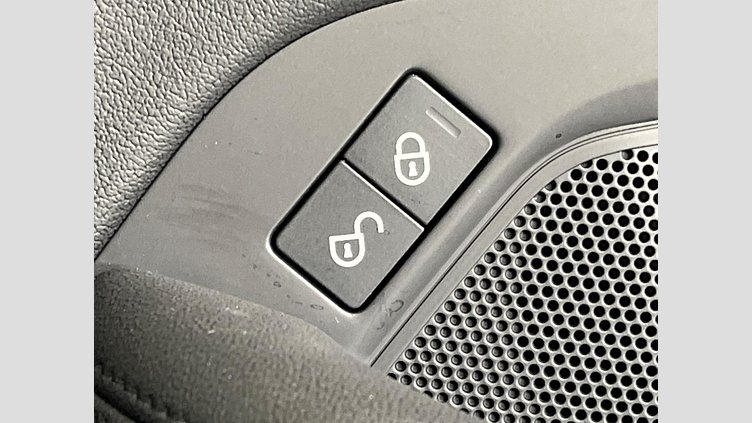 2019 認定中古車 Jaguar E-Pace フジホワイト P200 オートマチック全輪駆動 S