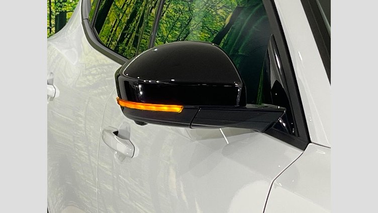 2019 認定中古車 Jaguar E-Pace フジホワイト P200 オートマチック全輪駆動 S