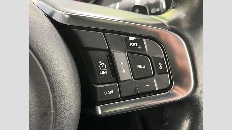 2018 認定中古車 Jaguar E-Pace サントリーニブラック D180 オートマチック全輪駆動 R-DYNAMIC