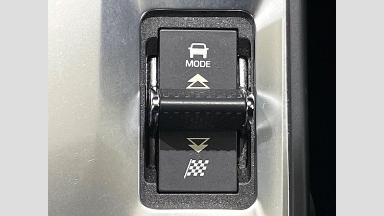 2018 認定中古車 Jaguar E-Pace サントリーニブラック D180 オートマチック全輪駆動 R-DYNAMIC