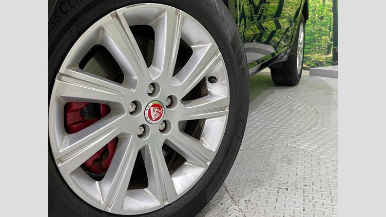 2018 認定中古車 Jaguar E-Pace サントリーニブラック D180 オートマチック全輪駆動 R-DYNAMIC