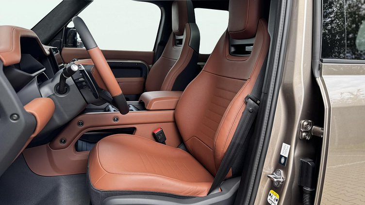 2025 Approved Land Rover Defender 110 Petra Cooper P635 Benzyna V8 MHEV OCTA