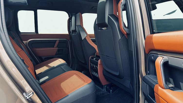 2025 Approved Land Rover Defender 110 Petra Cooper P635 Benzyna V8 MHEV OCTA