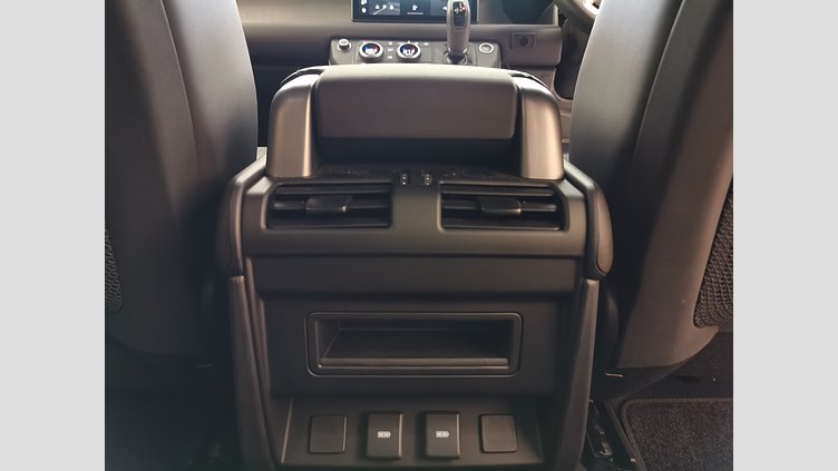 2023 認定中古車 Land Rover Defender 110 サントリーニブラック P300 AWD（AT） SE