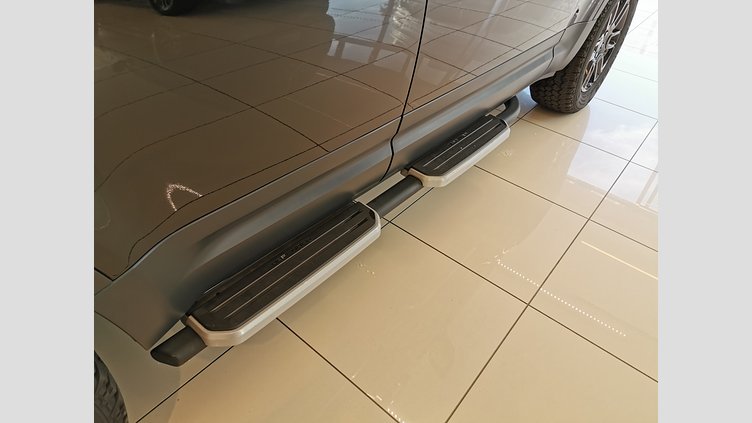 2023 認定中古車 Land Rover Defender 110 サントリーニブラック P300 AWD（AT） SE