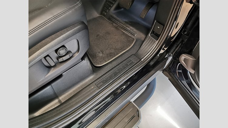 2023 認定中古車 Land Rover Defender 110 サントリーニブラック P300 AWD（AT） SE