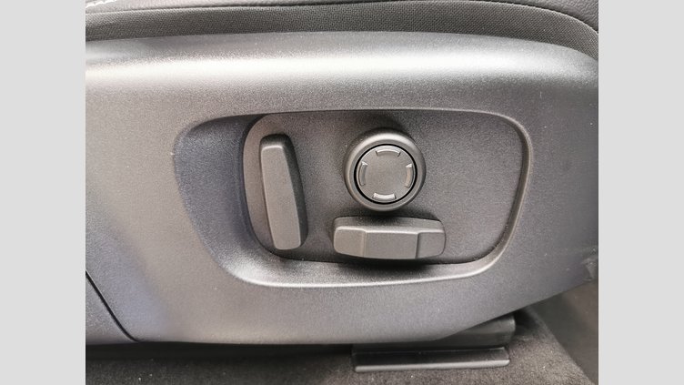 2024 認定中古車 Land Rover Discovery Sport フジホワイト D200マイルドハイブリッド（ディーゼル） 標準ホイール DYNAMIC SE