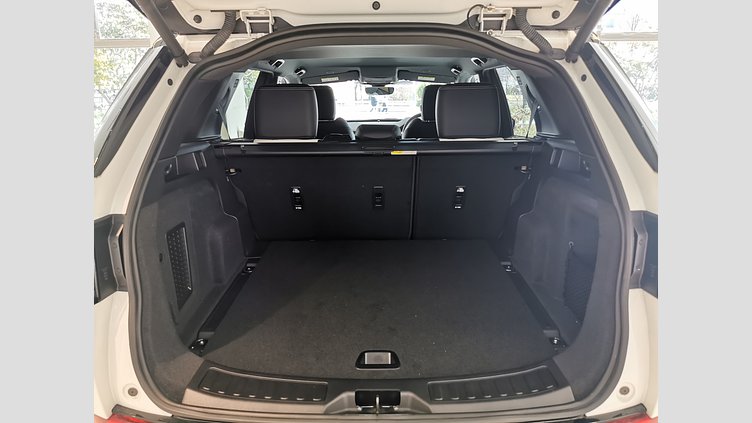 2024 認定中古車 Land Rover Discovery Sport フジホワイト D200マイルドハイブリッド（ディーゼル） 標準ホイール DYNAMIC SE