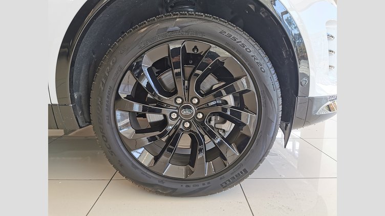 2024 認定中古車 Land Rover Discovery Sport フジホワイト D200マイルドハイブリッド（ディーゼル） 標準ホイール DYNAMIC SE