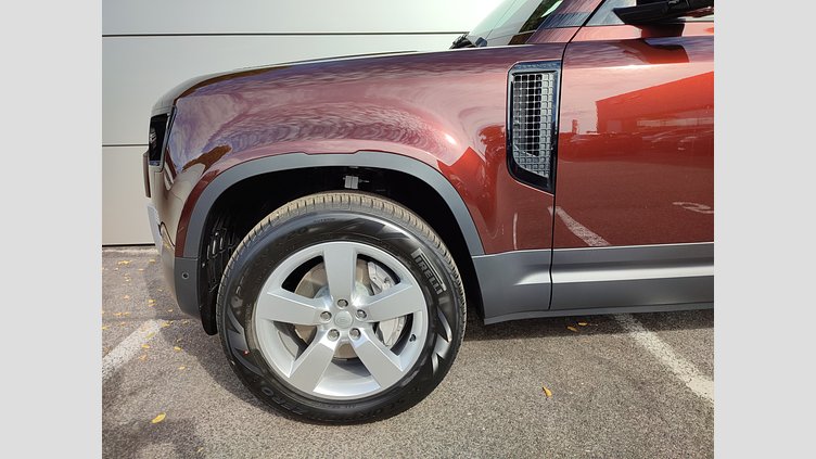 2022 JAZDENÉ VOZIDLÁ Land Rover Defender 130 Sedona Red 4x4 130 3.0D I6 D300 MHEV First Edition A/T AWD 8 miest