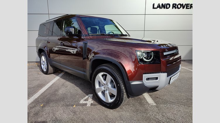 2022 JAZDENÉ VOZIDLÁ Land Rover Defender 130 Sedona Red 4x4 130 3.0D I6 D300 MHEV First Edition A/T AWD 8 miest