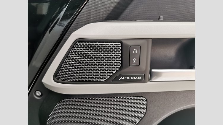 2023 認定中古車 Land Rover Defender 110 Santorini Black D300 AWD（AT） X-DYNAMIC SE